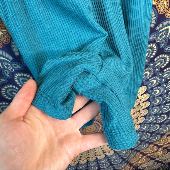 🦋5/20$🦋 teal ribbed romper - Picture 3 of 8